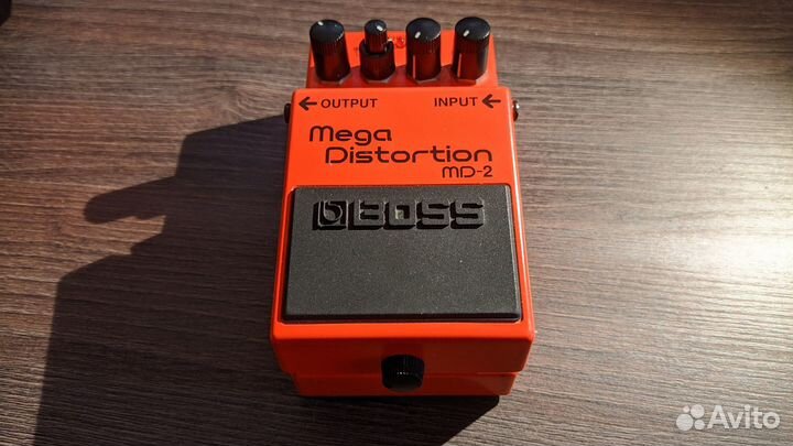 Гитарная педаль Boss Mega Distortion MD-2