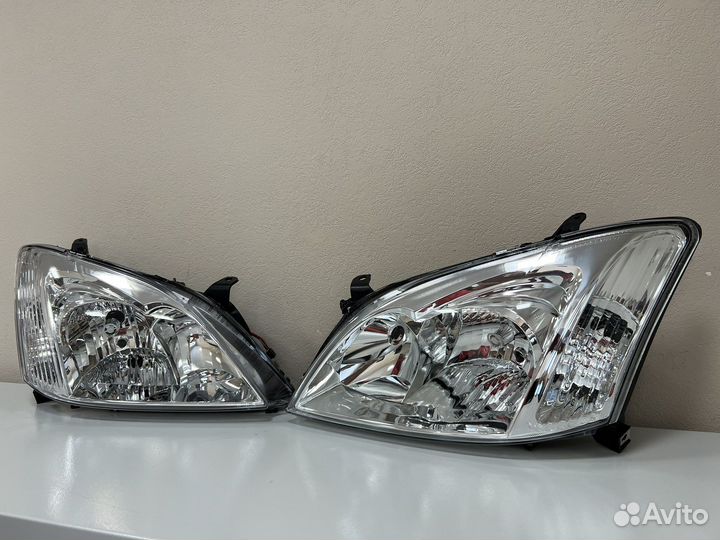 Фары Toyota Allex/Runx 02-04гг