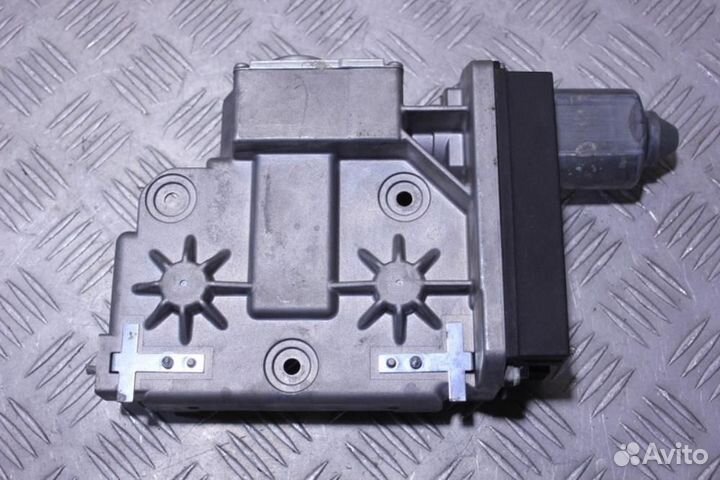 Моторчик стояночного тормоза Bmw 7 e66 2001-2008