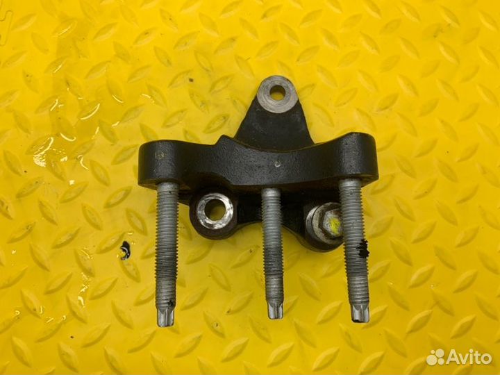 Кронштейн двс правый Ford Transit 8 FCD 310M