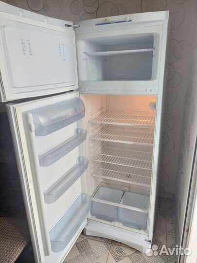 Холодильник бу indesit