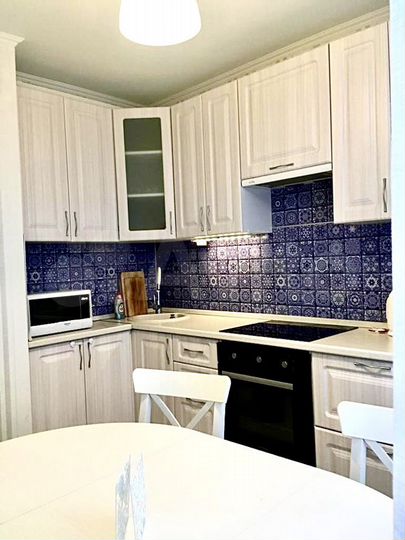 2-к. квартира, 52 м², 4/9 эт.