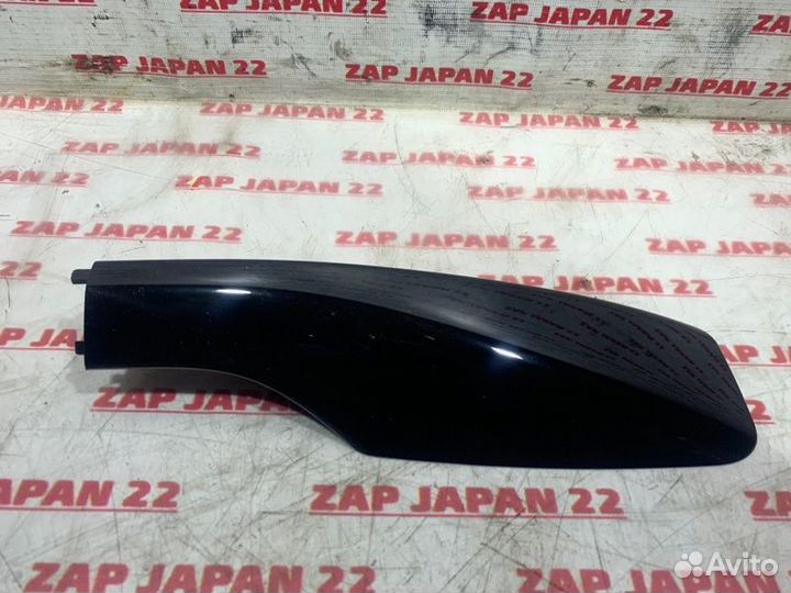 Крышка рейлинга передняя правая Toyota Rav4