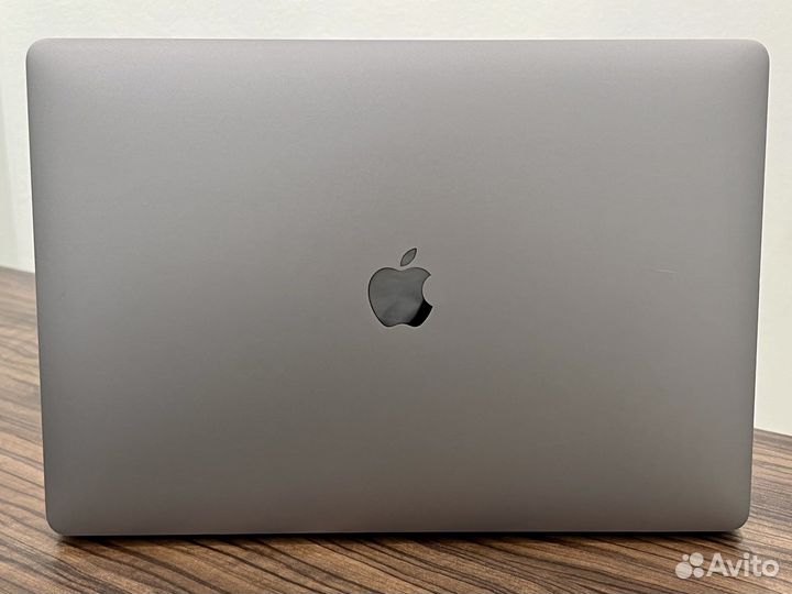 Macbook pro 15 retina 2018 i9 / 32 гб / 1 тб