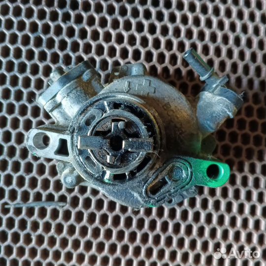 Вакуумный насос Citroen Berlingo 9H08 2013 (б/у)