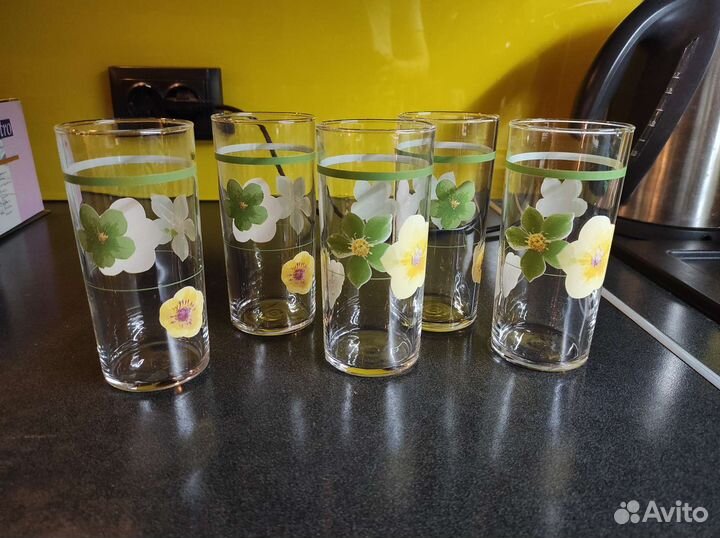 5 стаканов 250-300 мл. Для сока