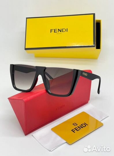 Солнцезащитные очки fendi