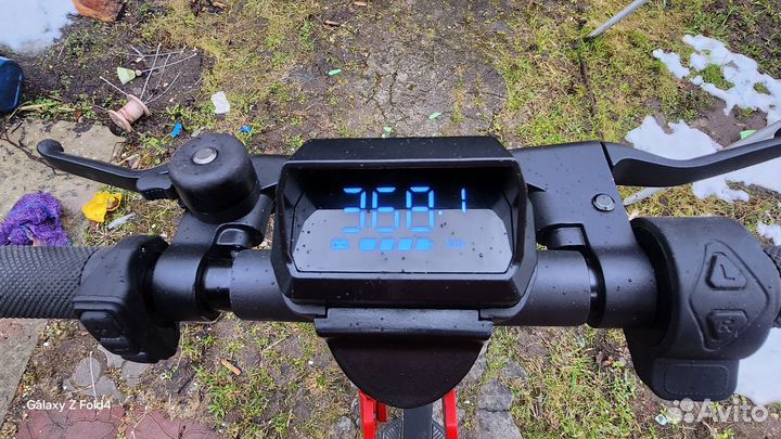 Электросамокат Tribe Maya