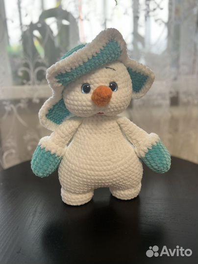 Новогодняя игрушка снеговик