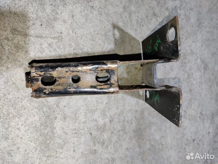 Кронштейн бампера задний Audi 100 седан 2.5 AAT