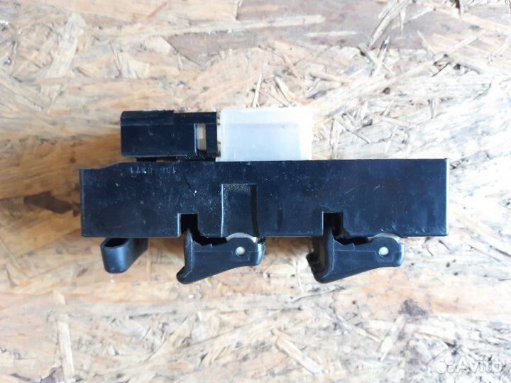 Блок управления стеклоподъемниками передний левый