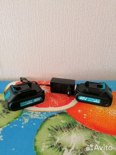 Акамуляторы и зарядное макита