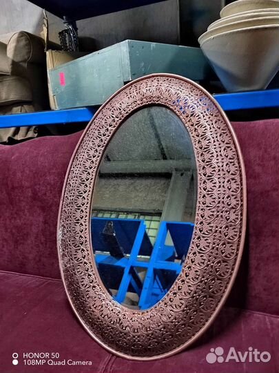 Зеркало с металлическим декором