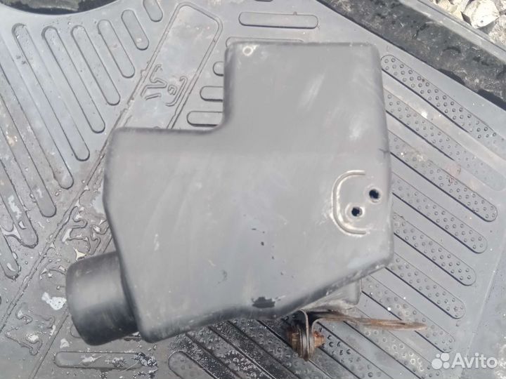 Резонатор воздушного фильтра на Киа спектра