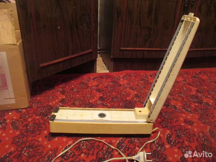 Устройство для склеивания целлофана и пластика