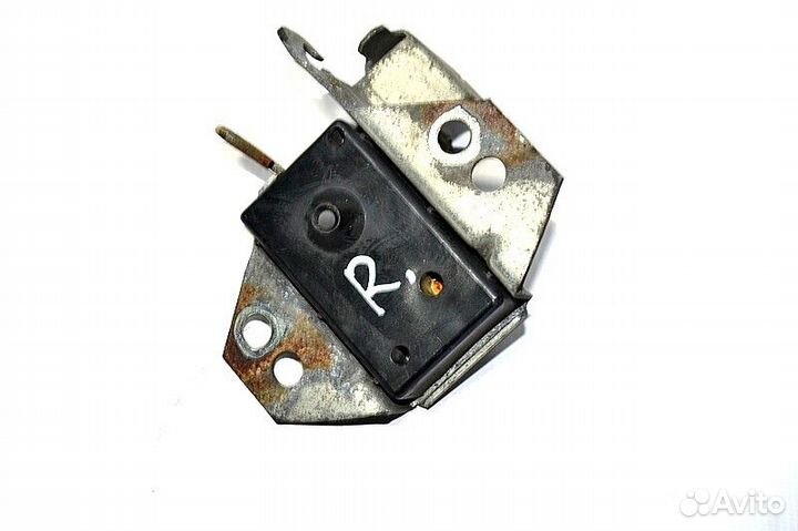 Замок решетки радиатора, правый iveco Stralis (01