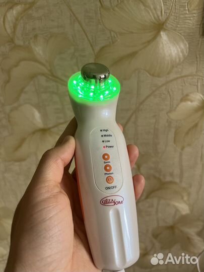 Многофункциональный аппарат для ухода за кожей