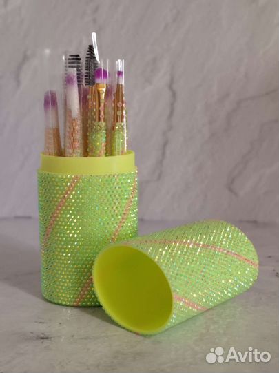 Набор из 12 кистей для макияжа