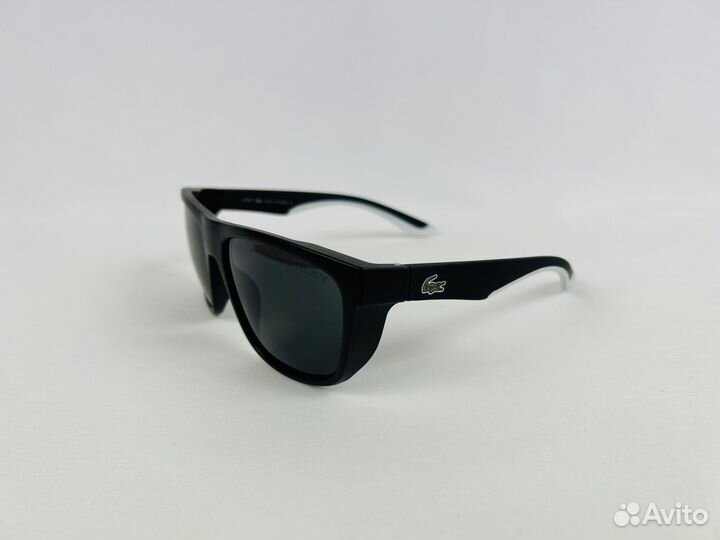 Солнцезащитные очки Lacoste