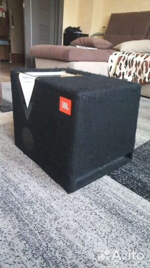 Сабвуфер jbl