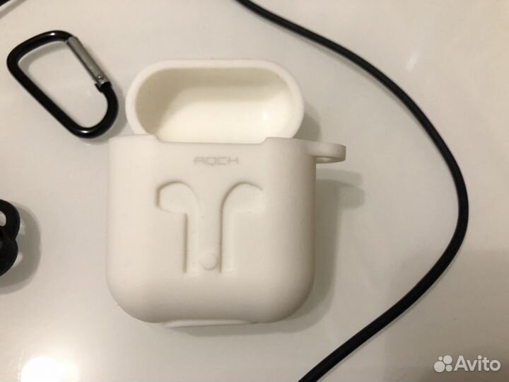 Оригинальный чехол на AirPods Apple