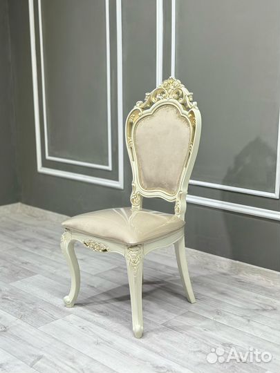 Стол и стулья