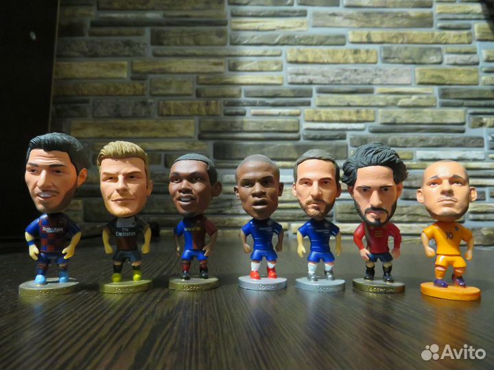 Фигурки футболистов