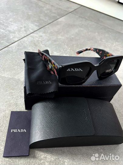 Солнцезащитные очки prada
