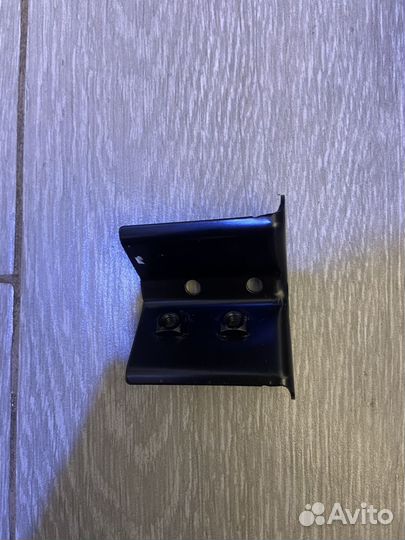 Кронштейн крыла левый Fabia Polo