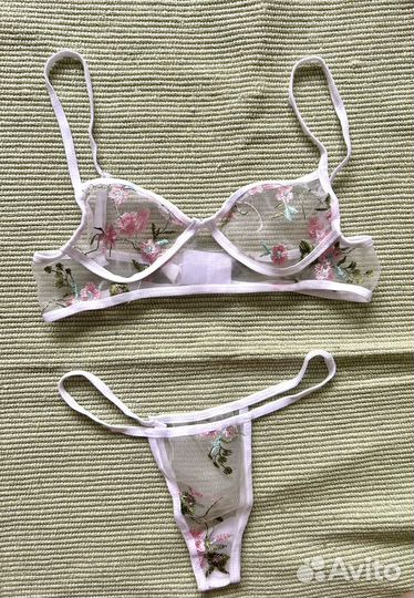 Комплект нижнего белья с вышивкой