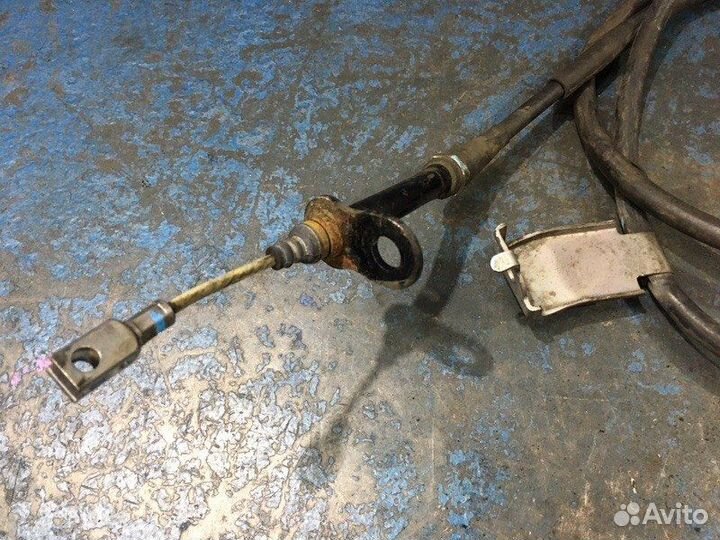 Трос ручника правый Nissan Teana L33