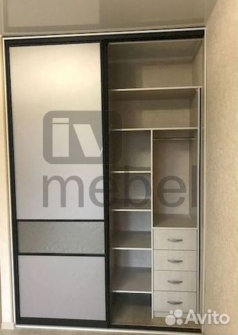 Книжный шкаф