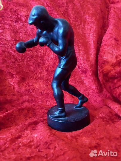 Статуэтка боксер