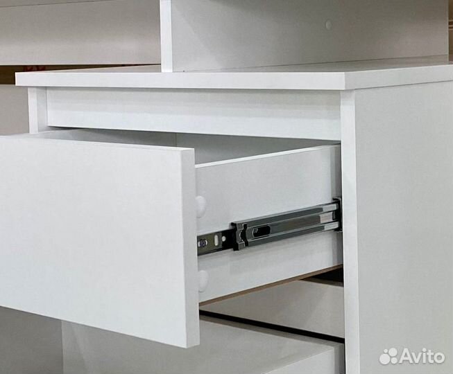 Письменный стол с ящиками