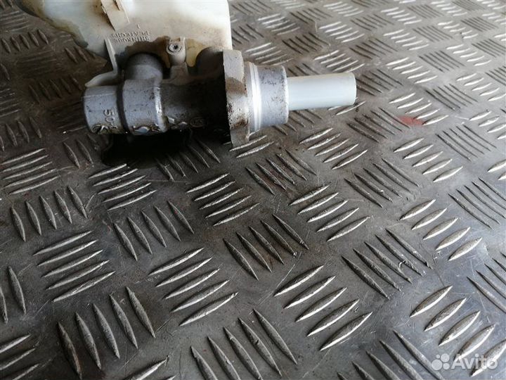 Главный тормозной цилиндр Mitsubishi Lancer 10