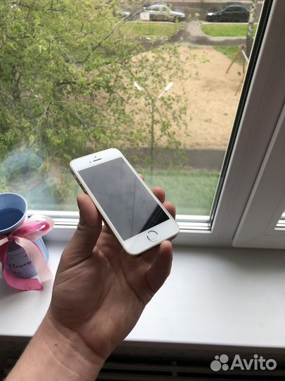 iPhone SE, 32 ГБ