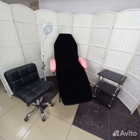 Косметологическое кресло. Педикюрное кресло