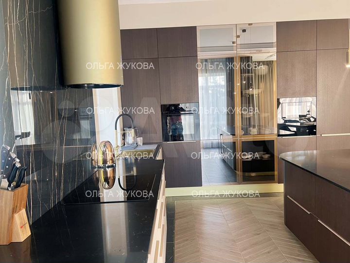 Коттедж 364,7 м² на участке 12 сот.