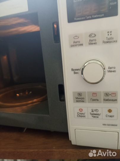 Микроволновая печь Panasonic NN-GD366W