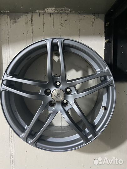 Bridgestone Blizzak VRX2 245/45 R18 100Q