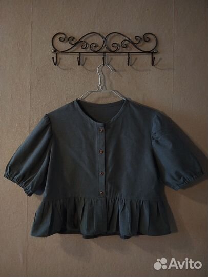 Блузка на пуговицах с баской