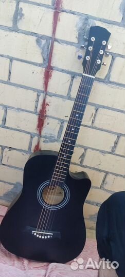 Акустическая гитара