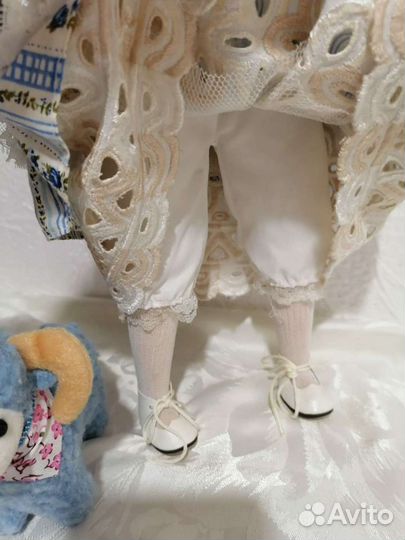 Коллекционная фарфоровая кукла