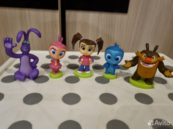 Фигурки животных и мульт герои