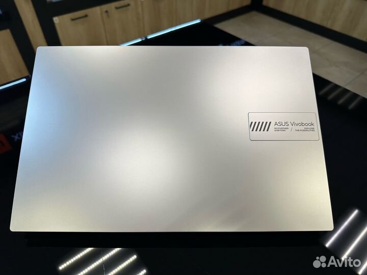 Oled asus 15 Ryzen 5 7520U DDR5-16Gb SSD-512