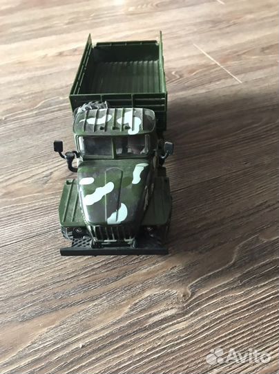 Модельная машинка грузовик