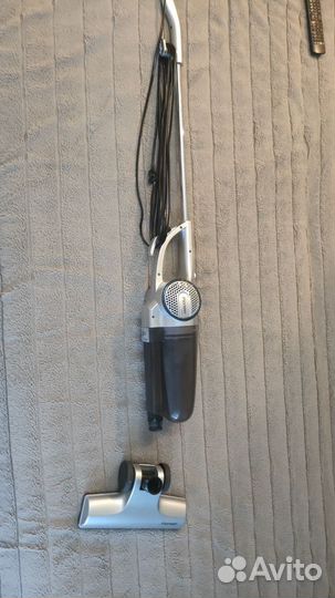 Пылесос вертикальный