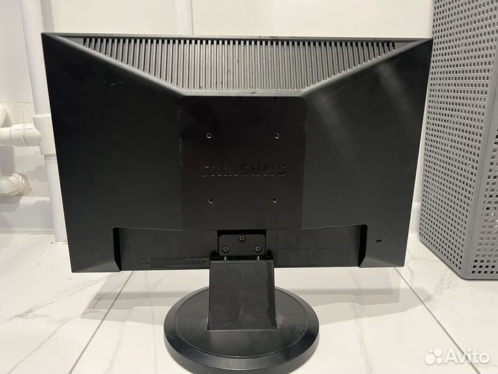 Монитор Samsung