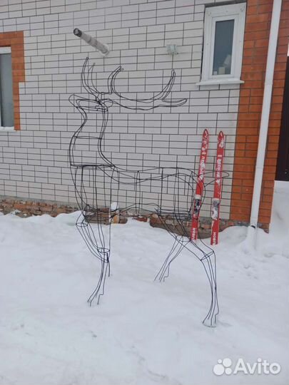 Садовая фигура олень