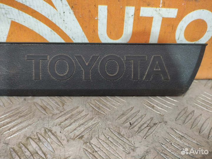 Накладка порога внутренняя передняя левая Toyota